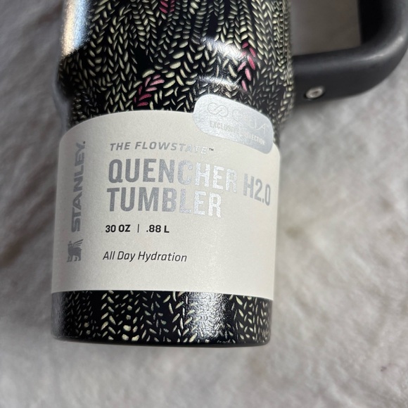 Stanley X CALIA 30 oz. Quencher H2.0 FlowState Tumbler NWT - Picture 5 of 9